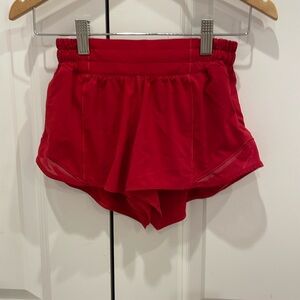 Lululemon low rise 2.5 hotty hot shorts